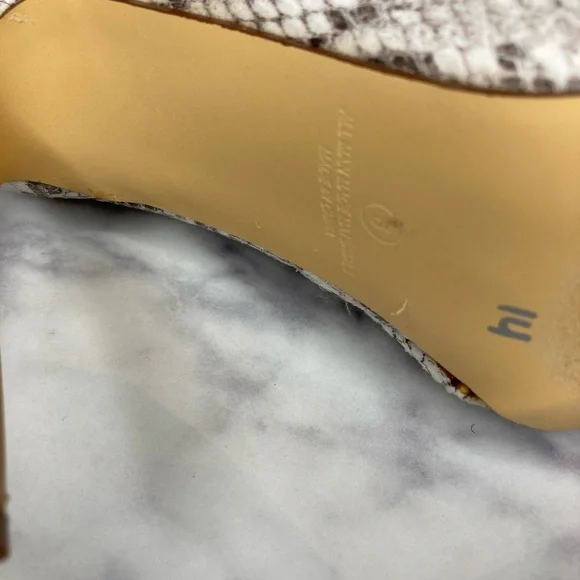 🆕 Cream Faux Snake Skin Boots - Picture 6 of 7